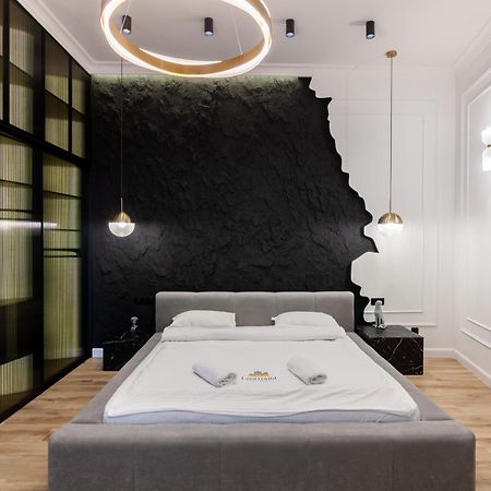 Leogrand Apartments On Franka 35 リヴィウ エクステリア 写真
