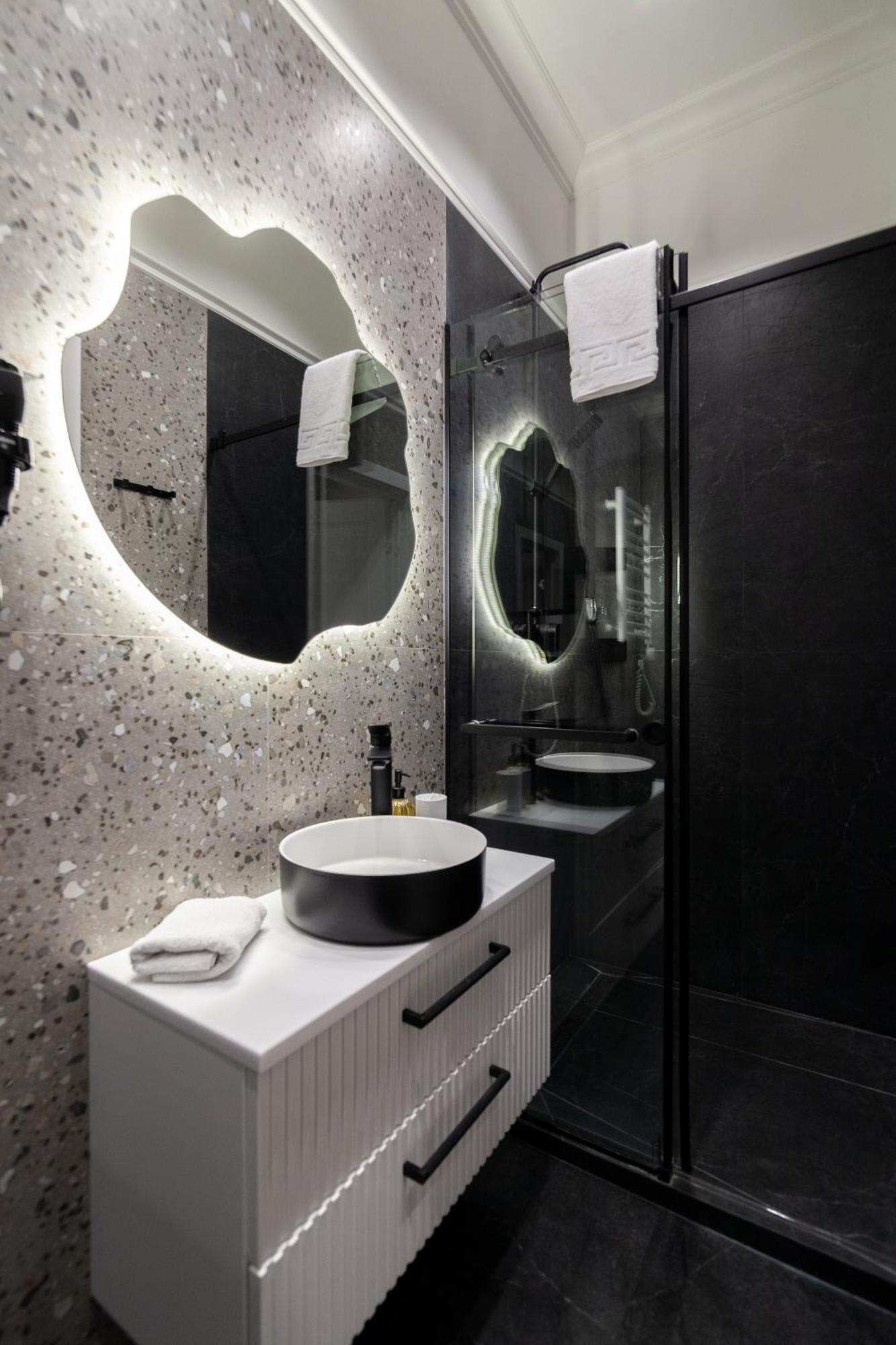 Leogrand Apartments On Franka 35 リヴィウ エクステリア 写真
