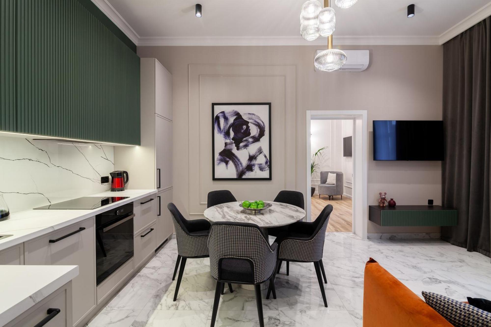 Leogrand Apartments On Franka 35 リヴィウ エクステリア 写真