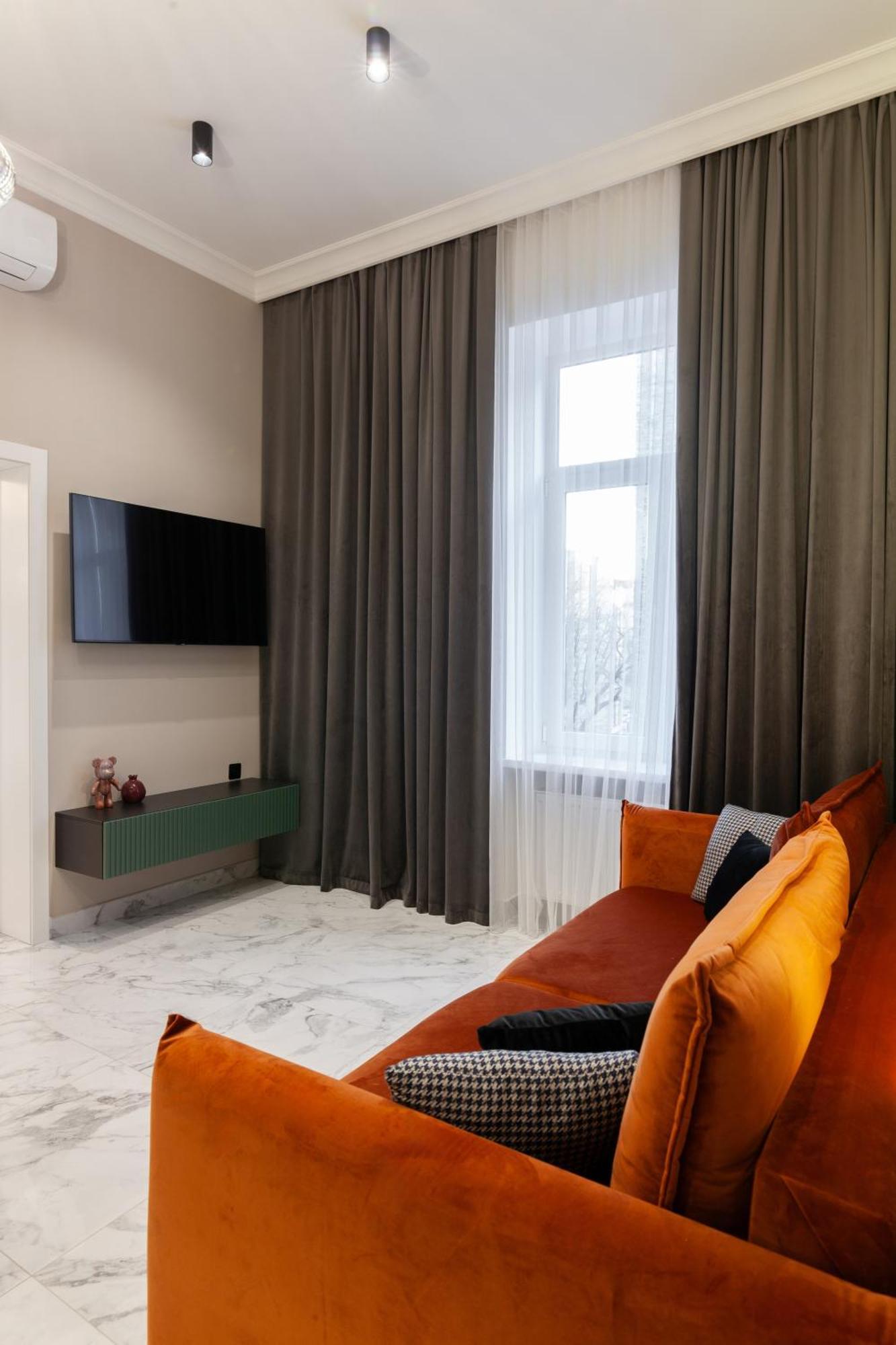 Leogrand Apartments On Franka 35 リヴィウ エクステリア 写真