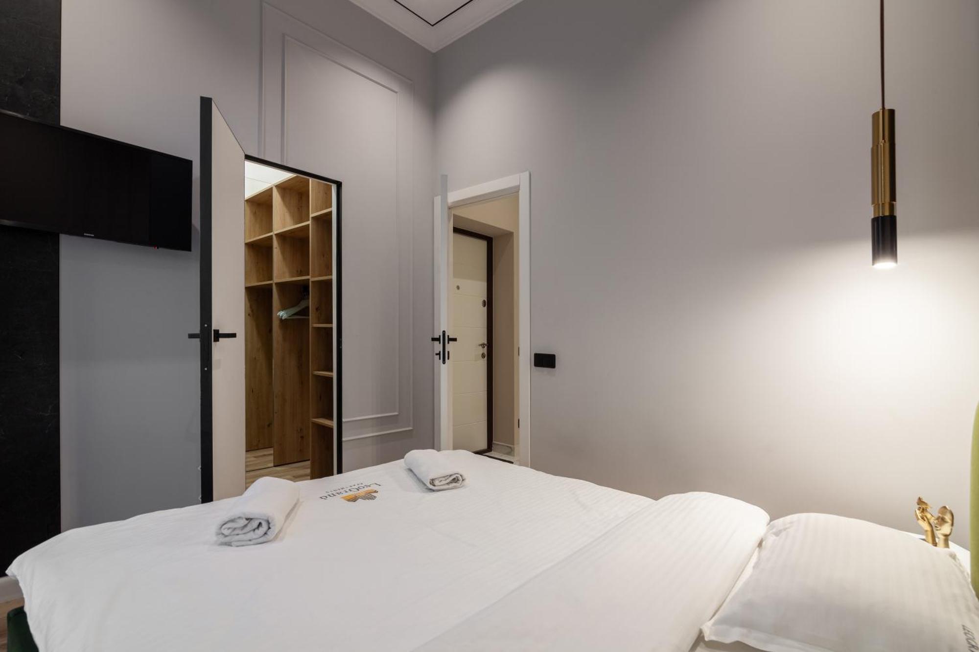 Leogrand Apartments On Franka 35 リヴィウ エクステリア 写真