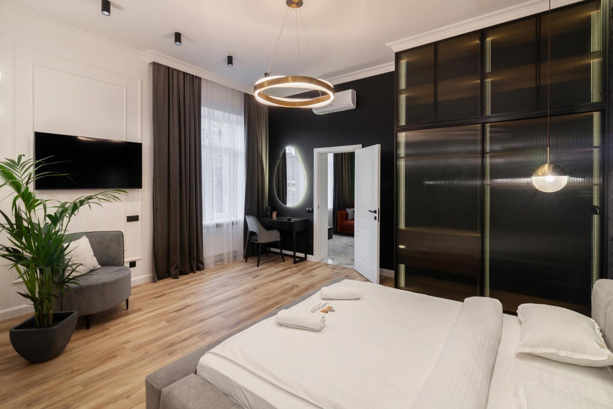Leogrand Apartments On Franka 35 リヴィウ エクステリア 写真