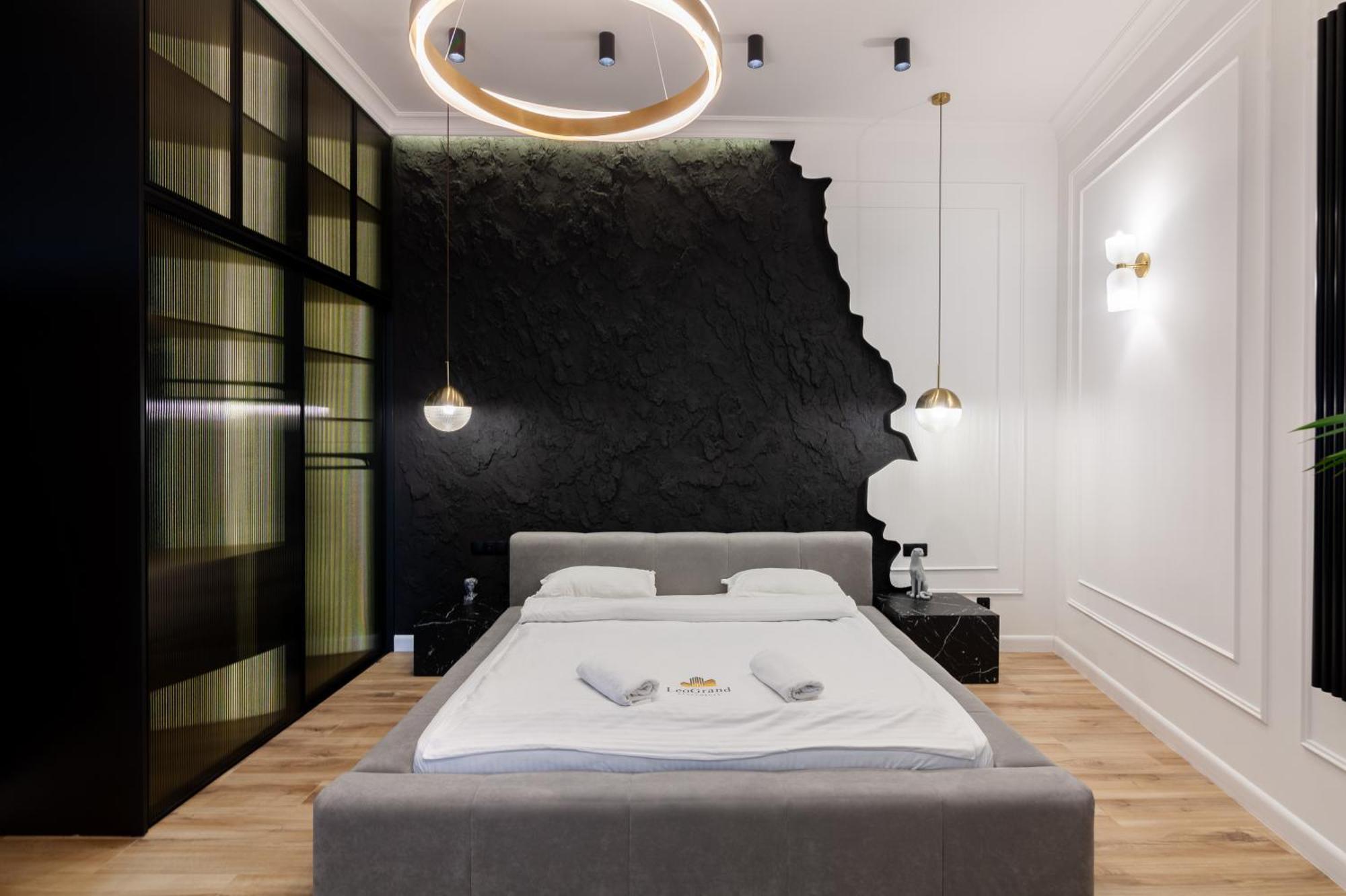 Leogrand Apartments On Franka 35 リヴィウ エクステリア 写真